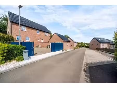 villa 4 chambres avec garage double et jardin à olne/soumagn