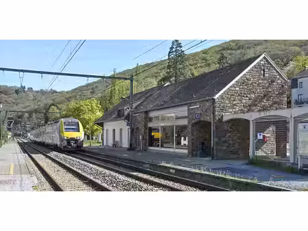 ancien bâtiment de gare de lustin