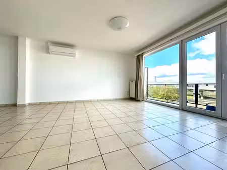forest – bel appartement 2 chambres avec garage