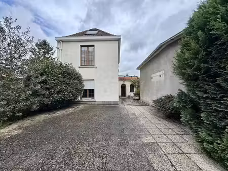 maison 4 façade  3 chambres avec jardin et atelier