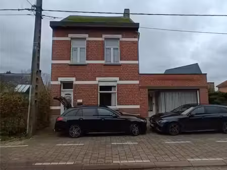 spacieuse maison unifamiliale à renover