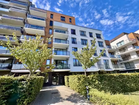 shopping de woluwe - appt 2ch avec terrasse & parking