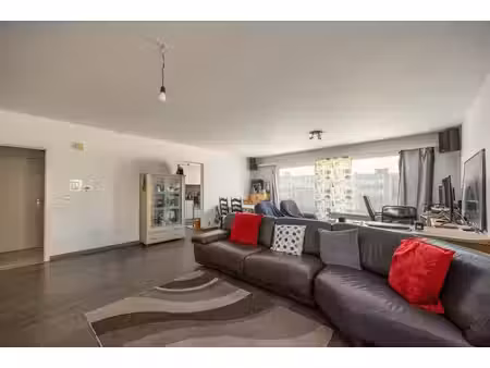 ruim appartement met 3 slaapkamers en terras in merksem