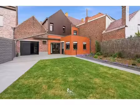 maison à rafraîchir sur un grand terrain à beveren-leie
