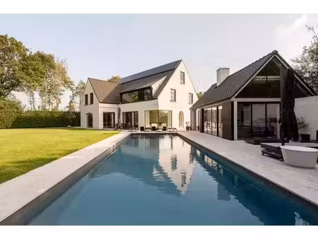 villa luxueuse dans un emplacement calme et privilégié