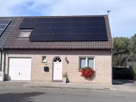 charmante maison avec 3 chambres et jardin.