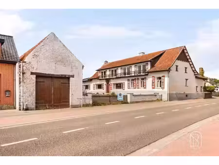 charmante ferme à rénover avec beaucoup de potentiel !