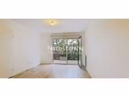 à louer   bois d'arcy - croix bonnet   appartement 2 pièces de 39 m² avec terrasse et park