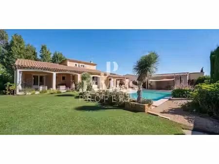 maison avec piscine et terrasse paradou (13)