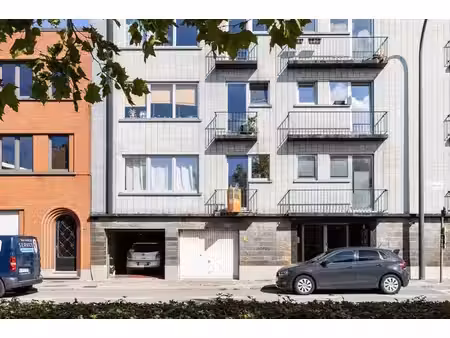 appartement lumineux rénové avec terasse.