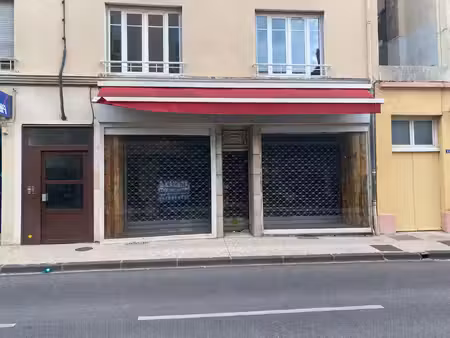 grand local avec cave  rue des alpes  26000 valence