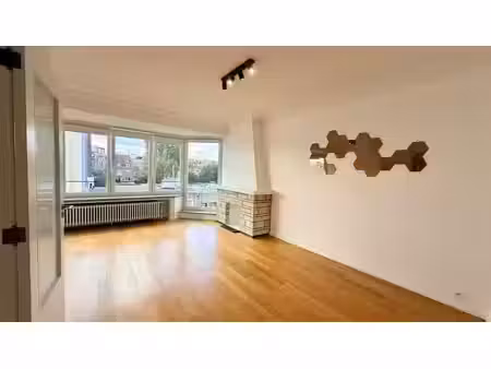 spacieux appartement lumineux avec 2 chambres à woluwe