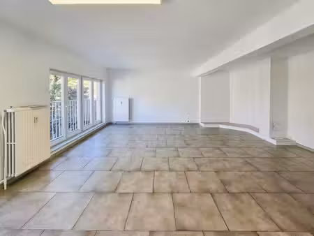 appartement rénové baigné de lumière
