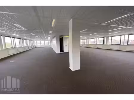 lichtrijke ruime kantoorruimte met open indeling in het h...