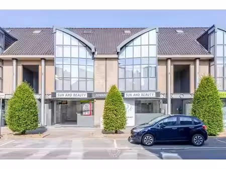 commerciële toplocatie: handelspand met brede etalage en ...