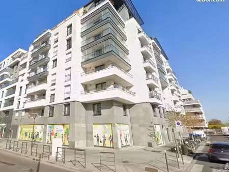 box fermé 19 8 m² – résidence récente haut de gamme – bois-colombes