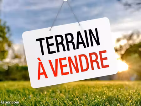 terrain 598 m² flocques