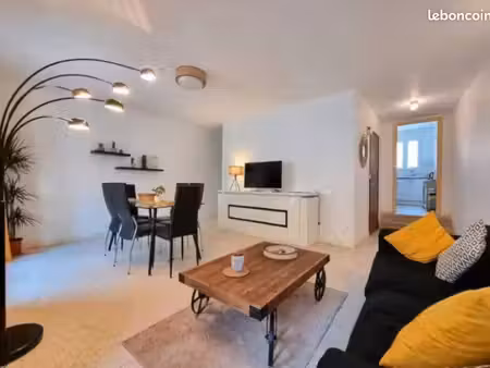 loc a l'année  grand t3 centre village argelès