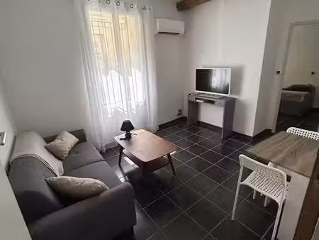 charmant t2 meublé 25m²  climatisé  entièrement équipé  centre-ville de nîmes