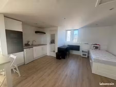studio 1 pièce 28 m²