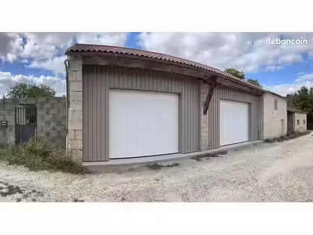 garage /hangar