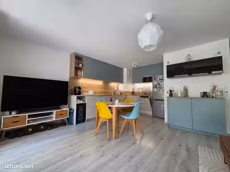 t3 meublé 68 m² avec terrasse  garage et parking - archamps frontière genève