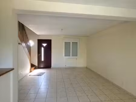 ? à louer – maison 3 chambres – jardin arboré – garage – louverné