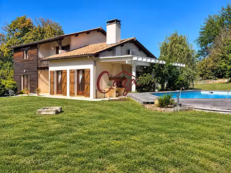 maison de luxe à vendre à latresne