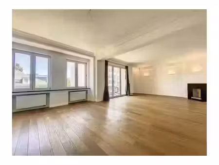 appartement à louer avec terrasse et 3 chambres   saint-gilles (vbe68499)