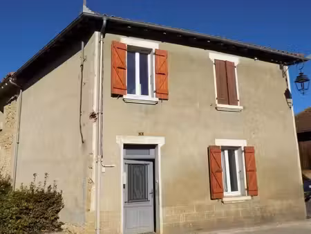 maison entièrement rénovée  proche commerces et écoles