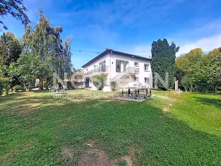 grande et belle maison avec grand terrain
