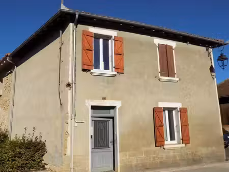 maison entièrement rénovée  proche commerces et écoles
