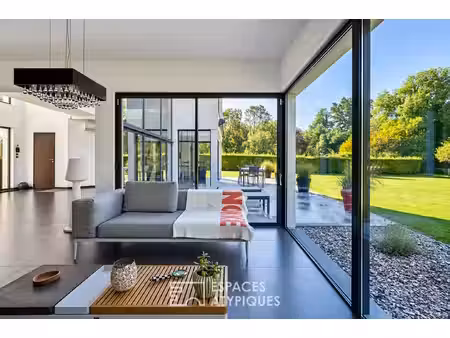 villa contemporaine dans un écrin de verdure