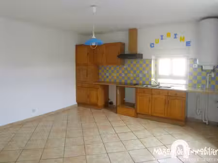 a louer à cognac - maison de ville - 59m2 - 3 pièces et cour