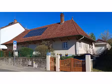 rare : maison de plain-pied au calme  sans vis-à-vis  commerces à pied et accès direct à l