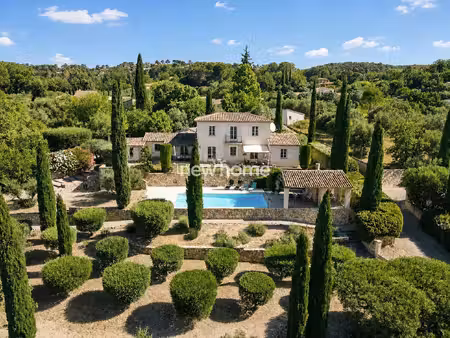lorgues – propriété de charme avec vue panoramique  piscine et jardin d’exception