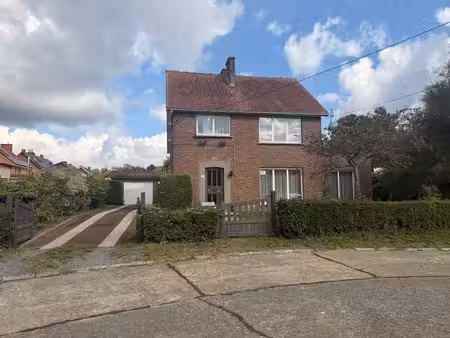 villa 4 façades avec garage et jardin
