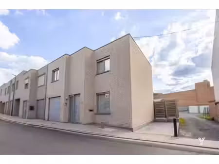 maison mitoyenne avec jardin et garage