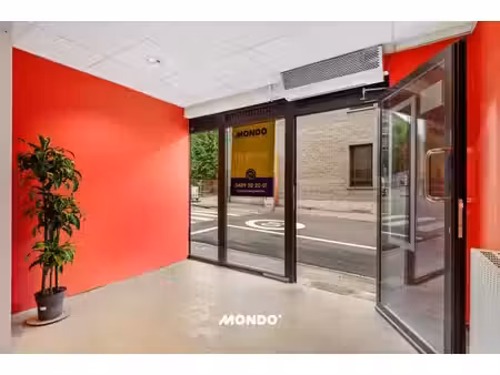 local commercial/bureau polyvalent (181 m²) dans un emplace