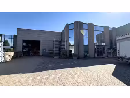 entrepôt avec espace de bureau à louer près de l'a12 à sche