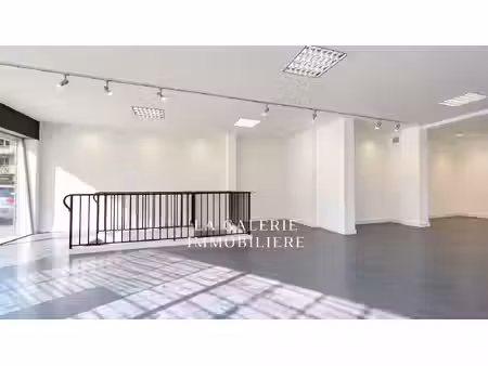 location local commercial
