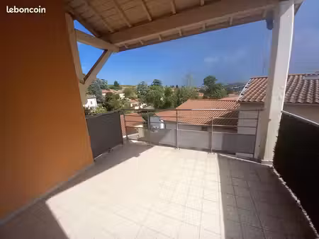 appartement t2 récent avec terrasse cave et parking