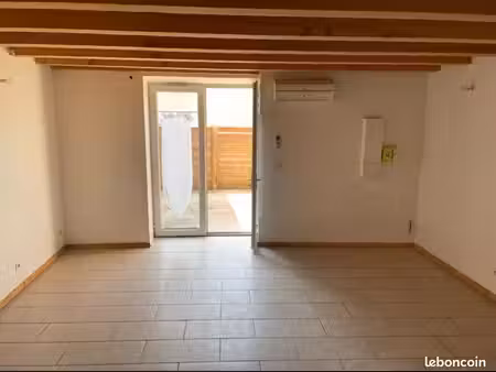 maison de village avec cour roussillon le bourg