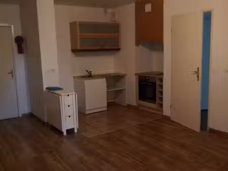 appartement 2 pièces avec jardin à louer étréchy 746 charges comprises