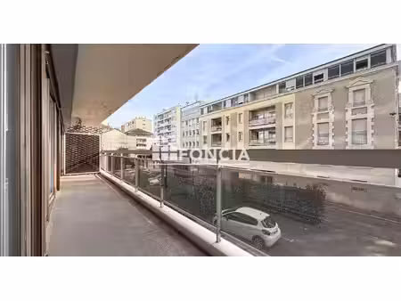 t2 lumineux avec ascenseur  parking et grand balcon-terrasse – rue jules noriac