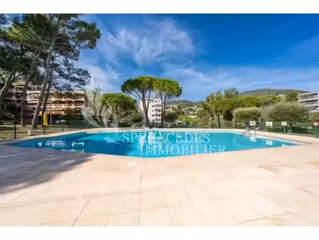 mandelieu-la-napoule - appartement 3 pièces copropriété avec piscine