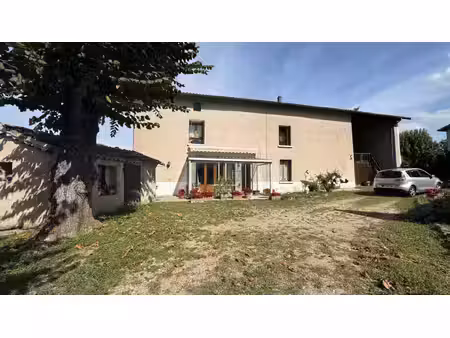 ancienne bâtisse rénovée avec dépendances