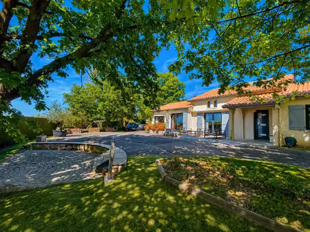 villa de 184m² avec piscine et dépendances / saint-galmier