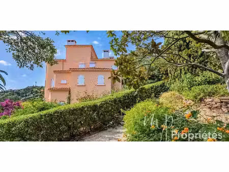 appartement avec terrasse en bord de mer rayol-canadel-sur-mer (83)