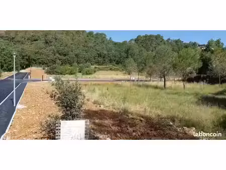 vente terrain 2065 m² à méounes-lès-montrieux (83136)  205 000 €